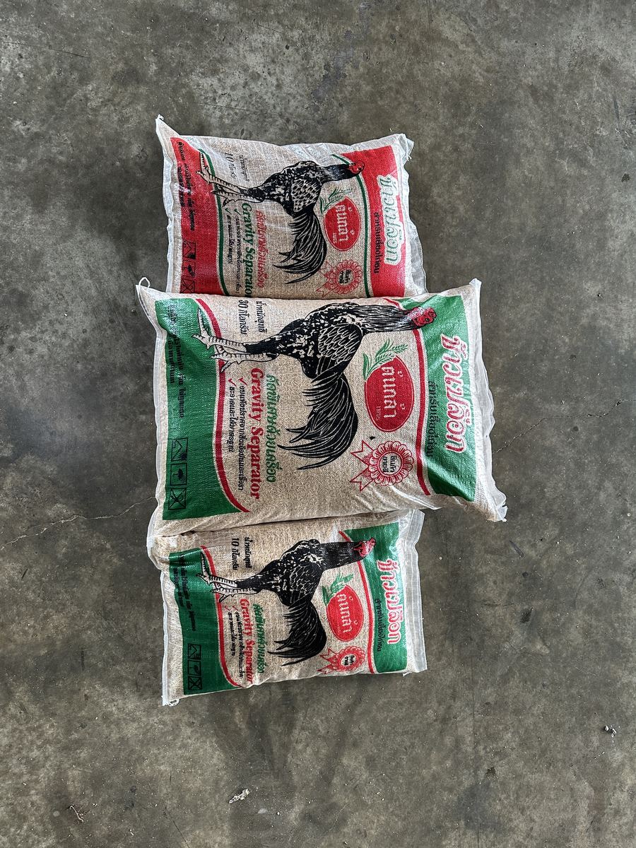 ข้าวเปลือกไก่ ตราต้นกล้า สูตรเขียว บรรจุถุง 10 กก. — ข้างต้นกล้าเพชรพรีเมียม